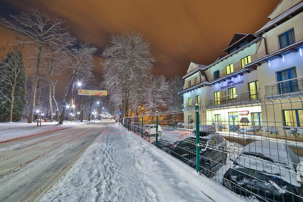 Parkowy Dworek Рабка Екстериор снимка